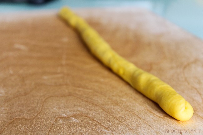 Challah Bun, dalla tradizione ebraica un morbido panino per hamburger Challah Bun, dalla tradizione ebraica un morbido panino per hamburger