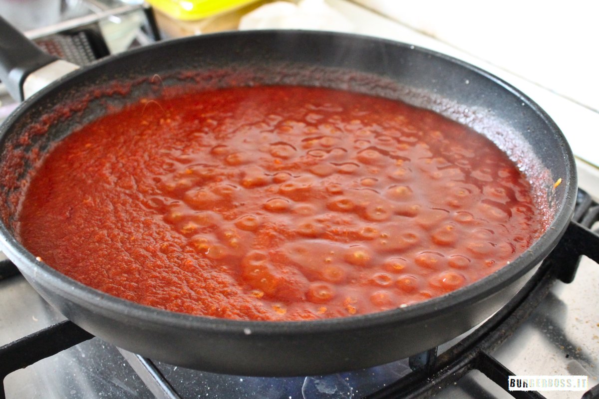 Salsa Kalabrian, con cipolle di Tropea, peperoni e Amaro del Capo